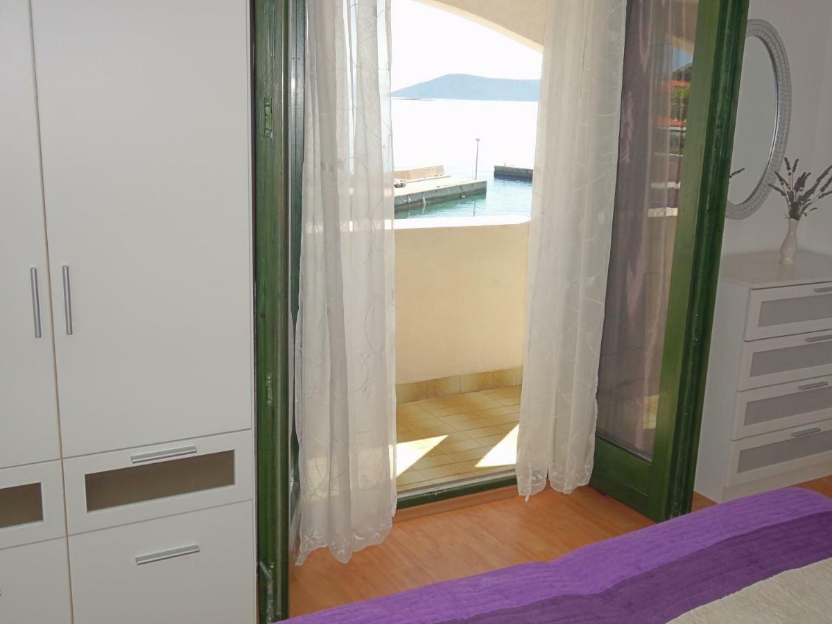 Apartments Villa Ana Mali Drvenik Bagian luar foto