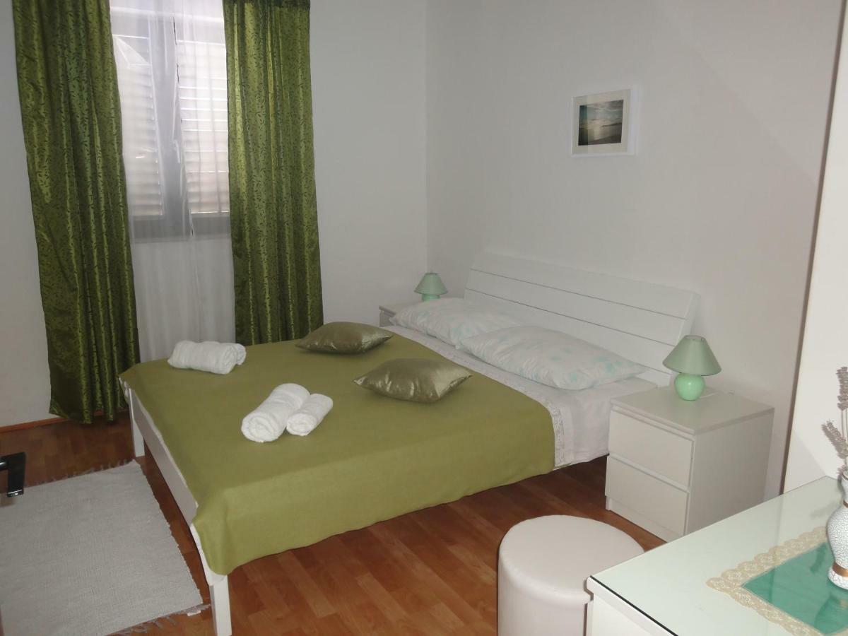 Apartments Villa Ana Mali Drvenik Bagian luar foto