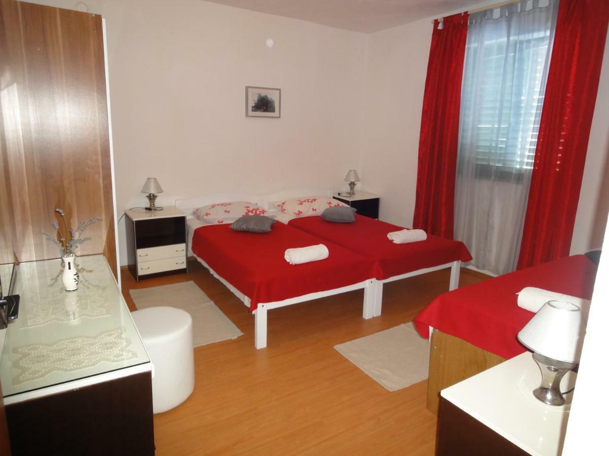 Apartments Villa Ana Mali Drvenik Bagian luar foto