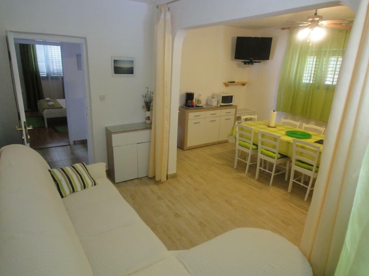 Apartments Villa Ana Mali Drvenik Bagian luar foto